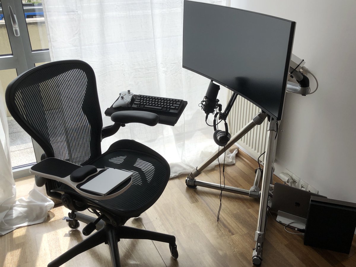 keebmatcom's tweet photo. My desk at home that I have not seen in a long time...
#deskless https://t.co/cvY5XDZXJX