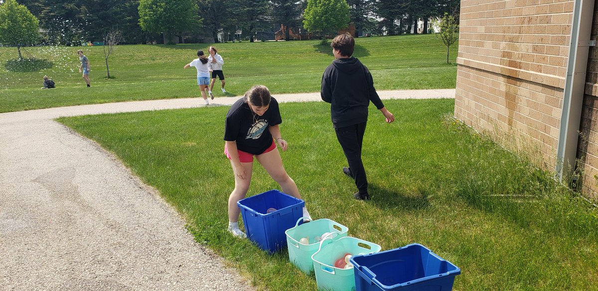 awix22's tweet photo. What better way to celebrate meeting the class goal than a water balloon fight in the 80 degree temps.  Best 15 minutes of the day! @KMMS_Larsen https://t.co/zJFT1ZSYsP