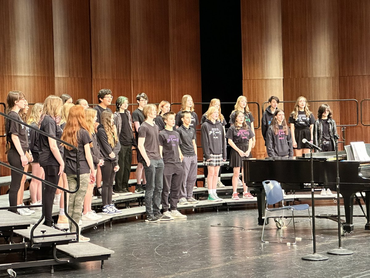 PRMTrailblazers's tweet photo. Mr. Johnson thank you for the wonderful concert tonight. PRMS can sing!!!! https://t.co/xerlORkPPe