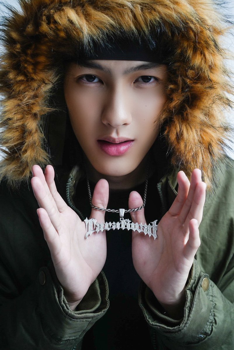 Ting_ThinkThing's tweet image. ต้า #TARATIWAT และ โอม #YELLOWSKRT ปล่อยเพลงไม่บอกกล่าวใคร! เสิร์ฟซิงเกิลใหม่ #ลักยิ้มรักแล้ว ลงแพลตฟอร์มสตรีมมิ่งแบบสุดเซอร์ไพรส์ พร้อม MV ภารกิจของ 2 นักปราบผี ให้แฟนเพลงต้องยิ้มแม้ยังไม่อินเลิฟ

📺 youtu.be/aZ2Fv8tBGaU

#ลักยิ้มTARAxYELLOW   #TARATIWATxYELLOWSKRT