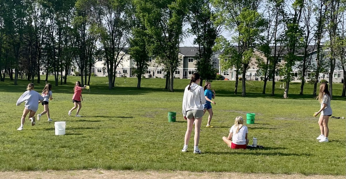 KatoGLAX's tweet photo. The team had a great time volunteering at the Eagle Lake Elementary School carnival this evening! From helping with games to blowing bubbles to monitoring the playground area, the girls had it covered. A great time was had by all involved!!🤗🥍 #KatoLax #Community https://t.co/MtDvOcqmQg