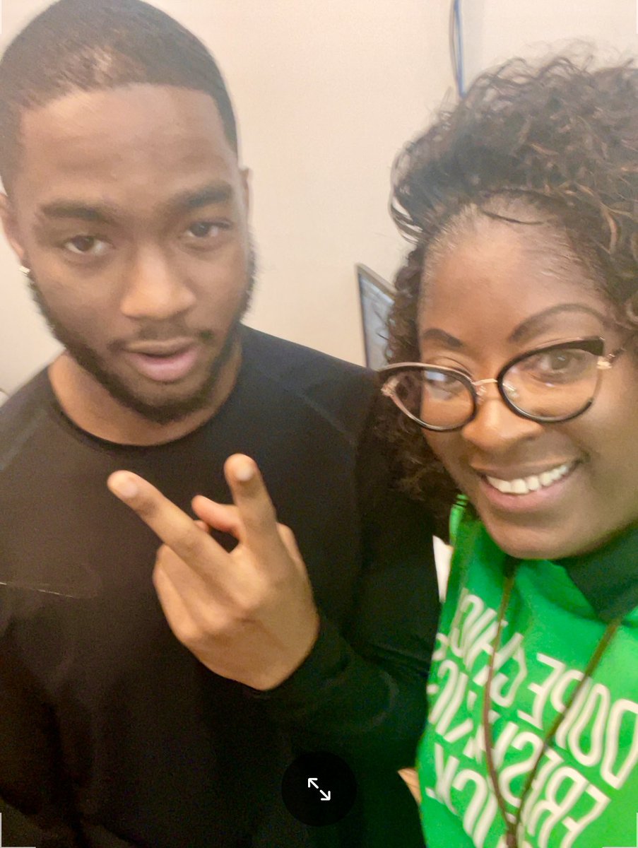 Did a pop up visit to Fairmont Heights, feeder HS school to Gholson.  Walked the halls.  Students were BEYOND excited to see me and word quickly got around the school that “Ms. Hooks is in the building!” Students made sure to let me know their many accolades! #Impact #ProudAP👌🏾