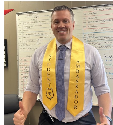 ⁦Nothing like the principal modeling the new swag for graduation! Thank you ⁦<a href="/mr_pedersenwoms/">Brandon Pedersen</a>⁩ ⁦<a href="/DLDistrict76/">Diamond Lake District 76</a>⁩ ⁦<a href="/bsharmalewis/">Bhavna Sharma-Lewis</a>⁩       #momentsthatmatter💎