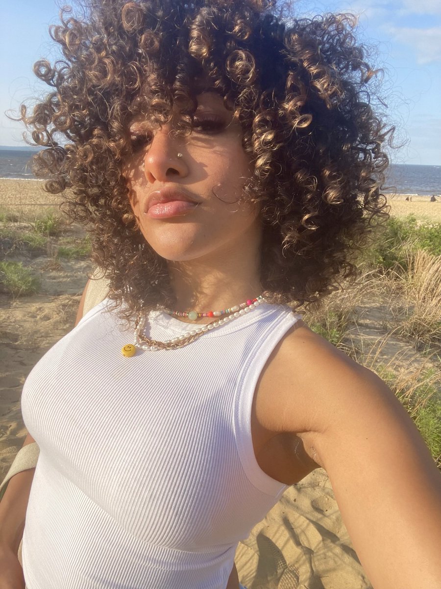 AmberJacquelin's tweet photo. My curly hair n me https://t.co/0sepLu2Zxi