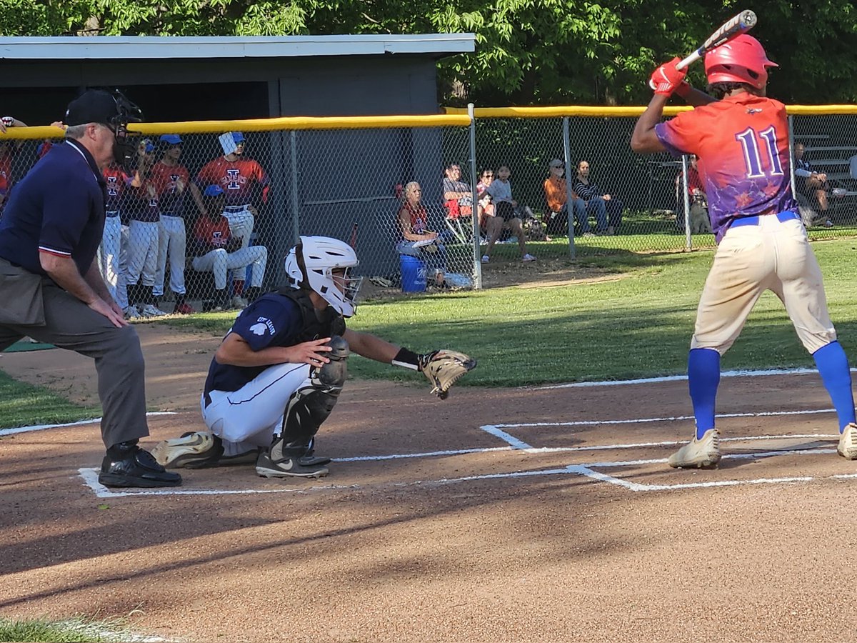 WhetstoneBraves's tweet photo. What a night at Whetstone H.S. Amazing crowd and amazing performance by the Braves as they win a 12th Straight  Baseball City Championship with a 13-0 Win!

Christian Douglass keeps outdoing his previous performance.  
5Inn, OBB,0R,0H, 11Ks. Wow!

Great Job Whetstone Baseball https://t.co/XZXb1rL5Ob