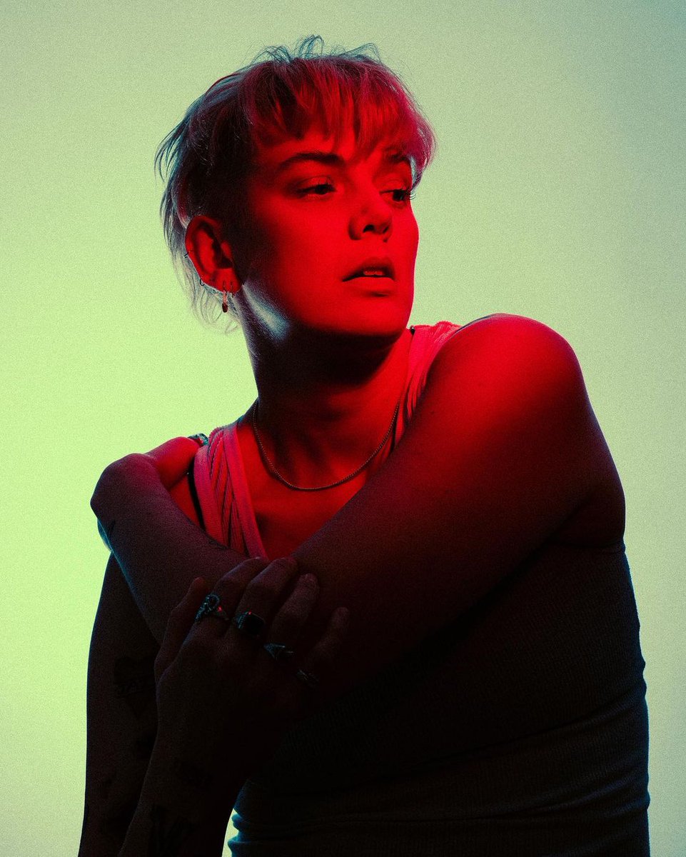 BettyWho tweet picture