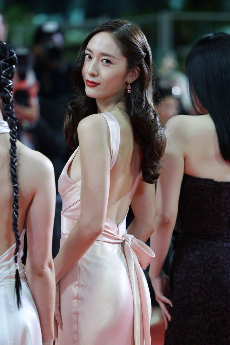 some people are just born to be stars

#KRYSTALatCannes
