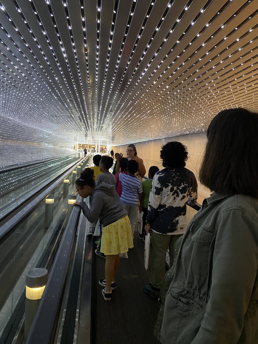 CampbellArtAPS's tweet image. Gr 3 artists had a great time exploring the works of art in the @ngadc’s East Building this morning. 🤩 We are so thankful for this partnership! #ArtAroundTheCorner #elementaryart @Mrs_RossClass @MsBergsClass @MsZelasko_APS @CampbellAPS @APSArts