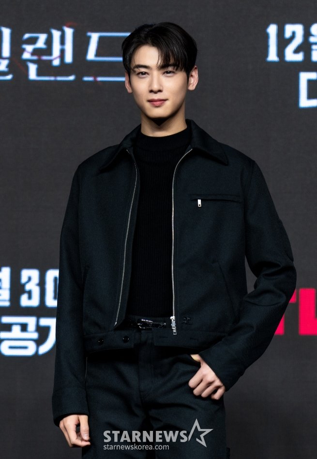 StarNews reports that #ChaEunwoo has been cast to lead drama #WonderfulWorld as a doctor who's treating children. It tells story of a woman (#KimNamjoo TBC) who takes revenge after losing her son. #KimKangwoo will play KNJ's husband

naver.me/F9pZkppk #KoreanUpdates RZ