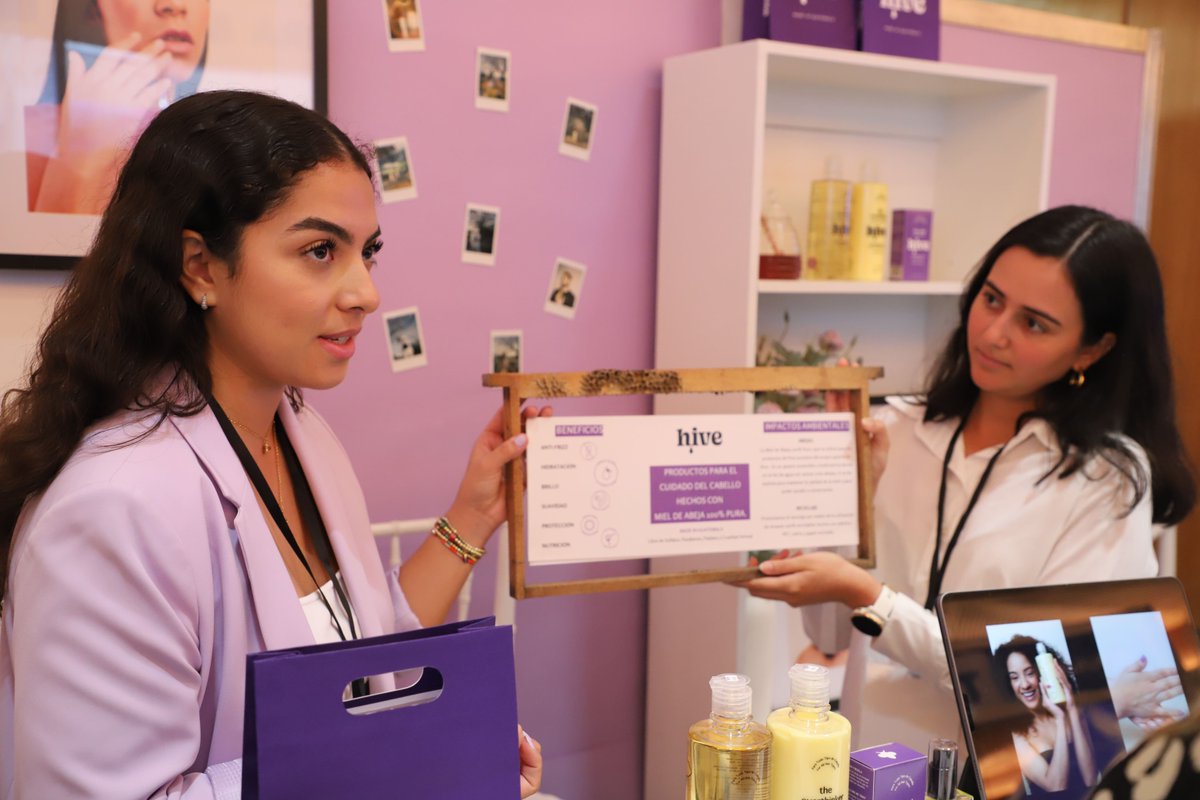 NotiAgexport's tweet image. 💄 Aceites esenciales, fragancias, materias primas, cosméticos, de cuidado personal, higiénicos y desinfectantes las categorías que están buscando los mercados internacionales. Vea qué está haciendo la Comisión de Cosméticos #Agexport para aprovecharlo➡️ bit.ly/3MXyNNh