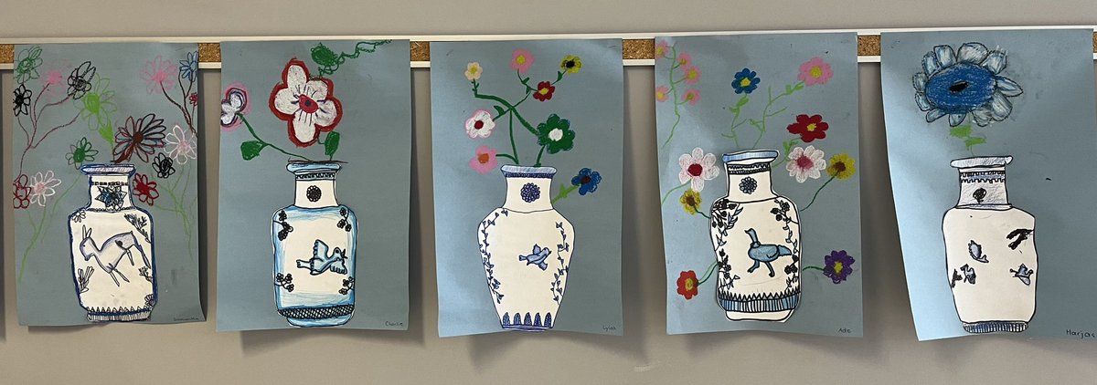 Loving the detailed artwork, inspired by Ancient Chinese traditional vases. Beautiful!