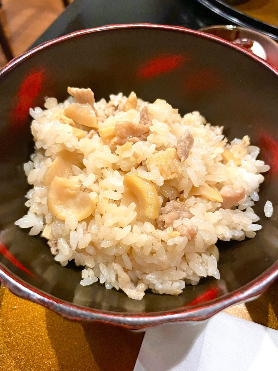 sakamariaction's tweet image. 少し前に
母と落ち着いた和食屋さんへ🪭🥢

筍が大好きなので、
筍ご飯とけんちん汁ランチを
食べてきました
たくさん、食べられるって幸せだね
って
話しながら、ゆったり一時でした🍀✨🍀✨
こうゆう時間を大切に。
って思う。

#アルファホビー部 
#健康的な食事