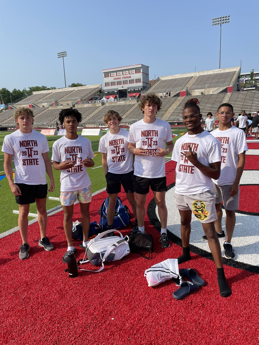 LSNTrackField's tweet image. We survived the circus that is the pre meet shake out and now some traditional mid Missouri grub!
