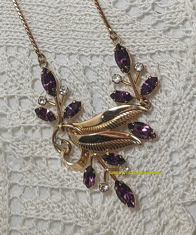 This is an awesome birthstone piece!
Van Dell Necklace Amethyst Rhinestone Gold Filled Vintage Designer Jewelry

cranberry-manor.com/van-dell-neckl…

#vintage #jewelry #vintagejewelry #necklace #bling #designer #designerjewelry #vandell #amethyst #purple #rhinestone #goldfilled