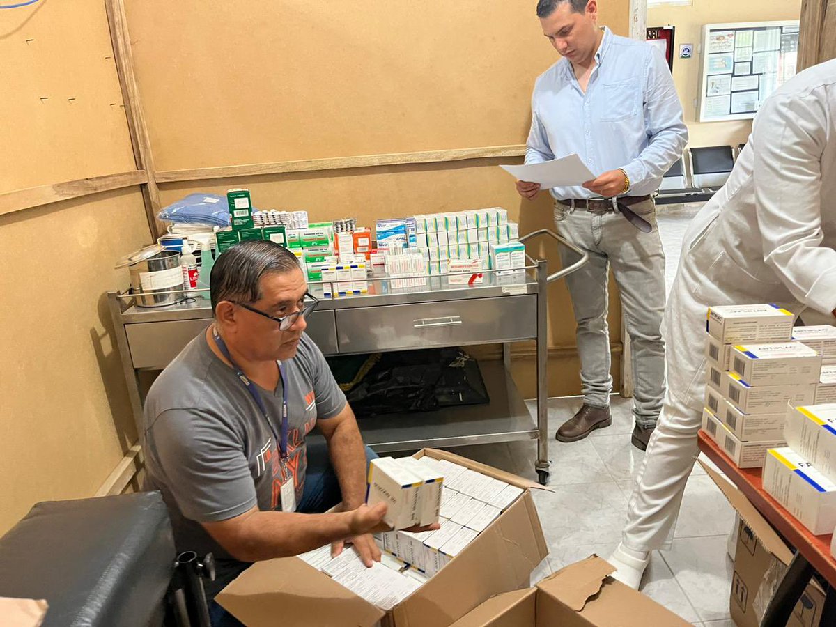 IESS_SSC's tweet photo. #Manabí l Avanza la entrega de medicamentos para los dispensarios de la Coordinación Zonal 4 del #IESSCampesino, cumpliendo así el compromiso con las comunidades beneficiarias. https://t.co/T8YYOjyeG8