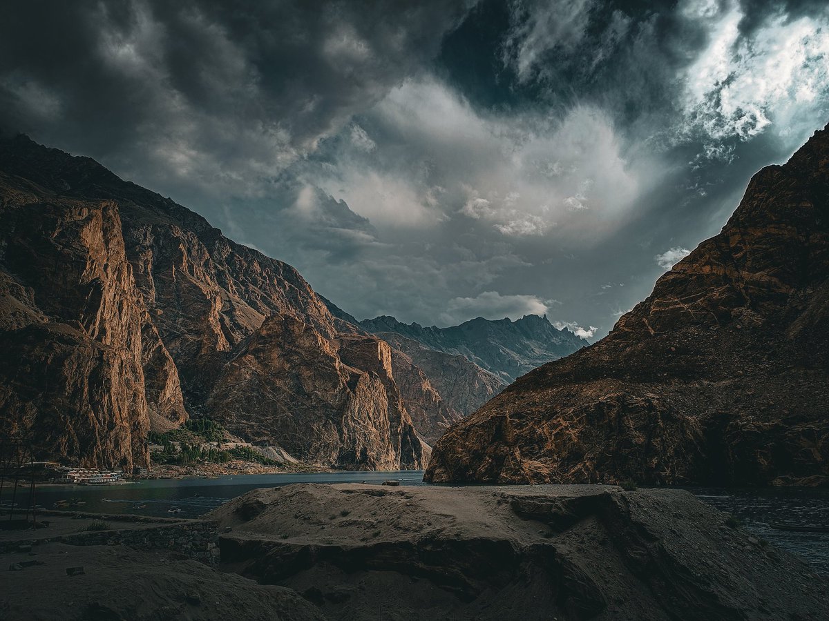 HilalMustafa12's tweet photo. @Lightroom I did THAT to THIS https://t.co/HotC94v70Q
