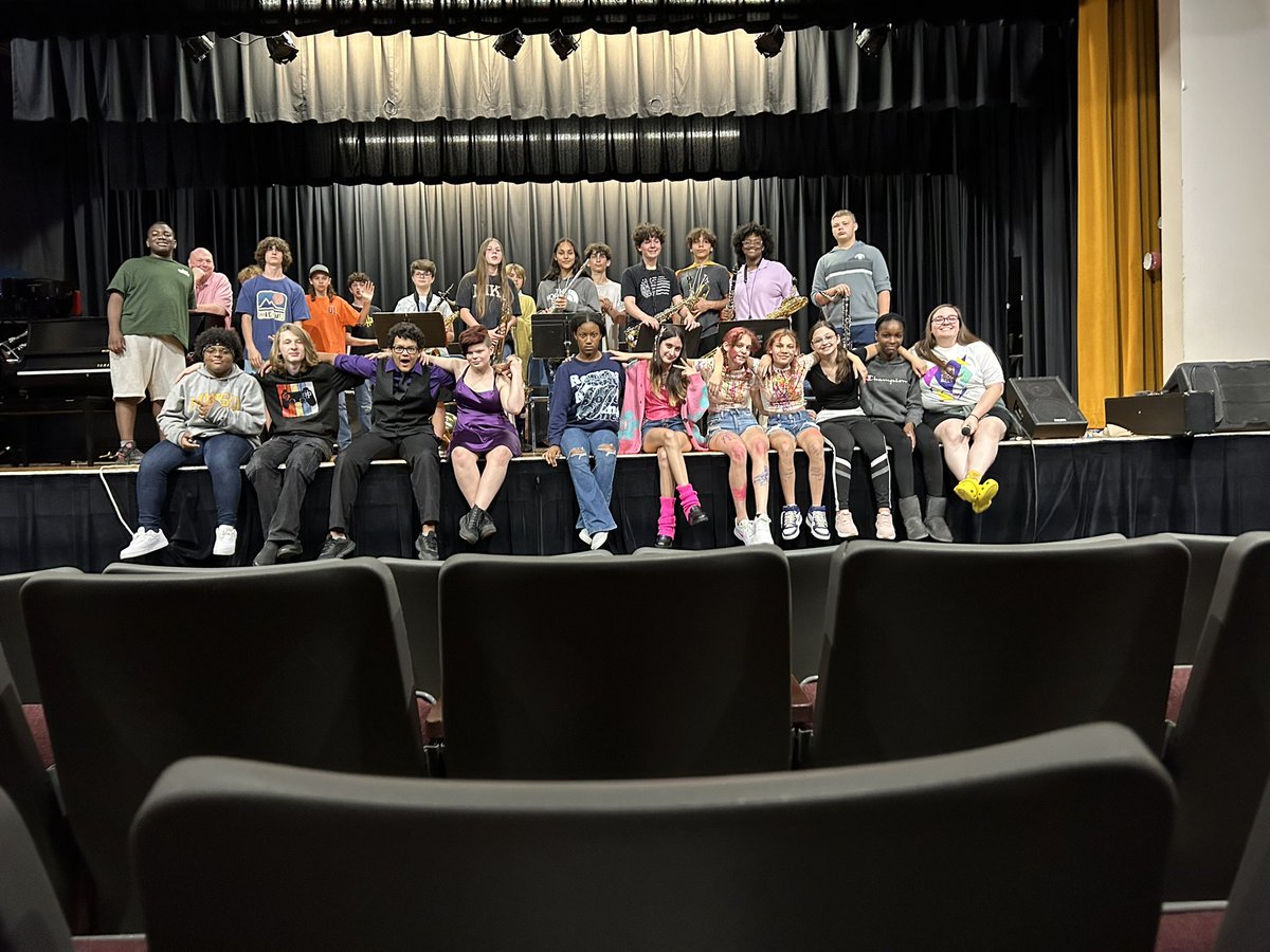 mpvorchestra's tweet photo. Talent show Thursday! And teach student swap! Congrats all!!!
@NKCSchools @MaplePrkVikings https://t.co/2o8TTiPBgW