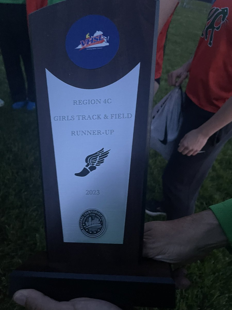 KRTrack's tweet photo. Kettle Run girls 4A Region C runner-up! Highest ever performance in school history! Amazing group of girls! @milestatdotcom @kettlerunsports @Fauquiertimes https://t.co/THodk58PRE
