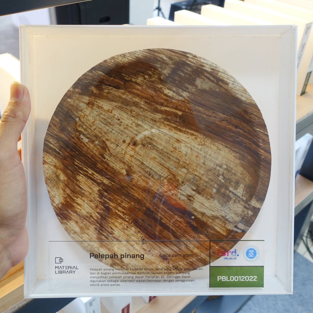 itbdesignethno's tweet photo. It is hoped that the Material Library will continue to complete the data collection of natural materials found in Asia and various types of alternative and synthetic material innovations that can be developed through design, craft and art approaches #manusiadandesain #matlib https://t.co/y7R0Ol8H9S