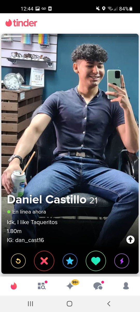 jbrbustamante's tweet photo. He de mencionar que aún estando en coma con daño cerebral el hombresito también andaba en apps, cogiendose a no se cuantas mujeres mas https://t.co/RPRJCN4n3c