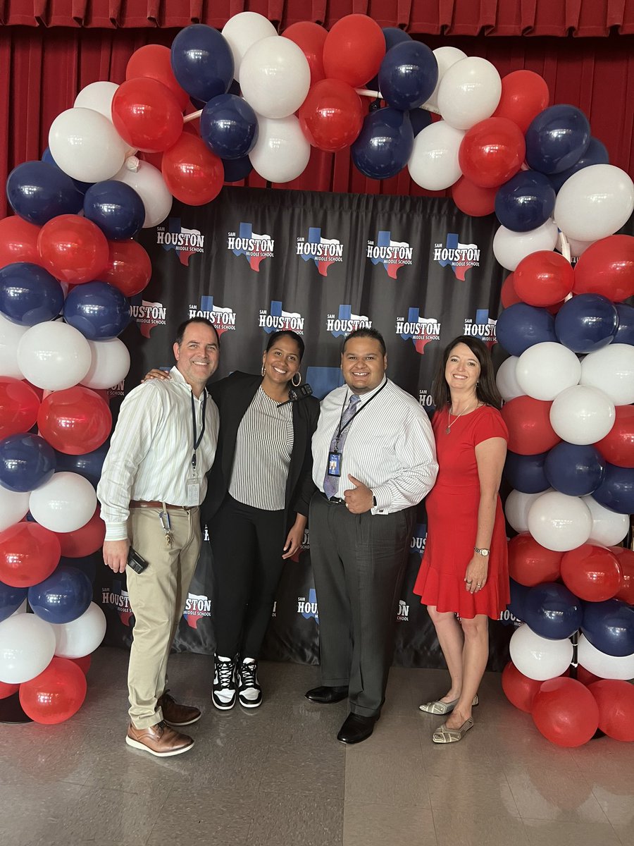 Manny_Espino's tweet image. I ❤️ my @SamhoustonMS Admin TEAM! We had FUN at the Sneaker Ball with our AMAZING 8th Grade Students! Enjoyed seeing them all dressed up and having a great time! #ThePowerOfUs #TexanPride #samside