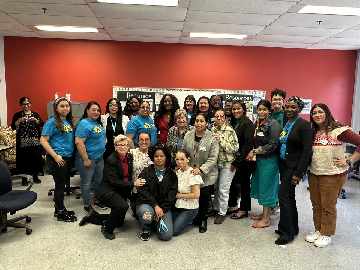 rweingarten's tweet photo. Spent the day in Chicago seeing the great work our local unions are doing with parents & community partners- first, helping college students through the #FastFund and then the amazing parent mentor program that started in Chicago and is now extending to Boston. https://t.co/SZK57fWnqq