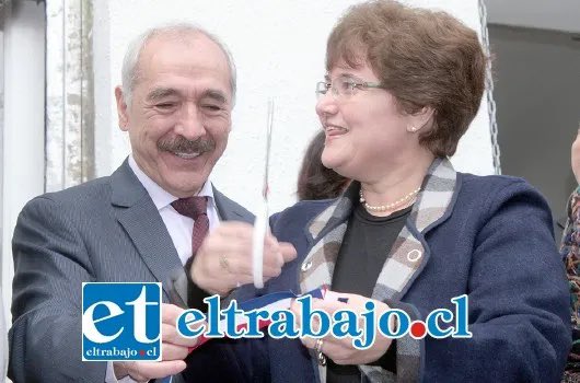claudioparedesc's tweet photo. La Farmacia Municipal d SF estuvo de aniversario!Gran iniciativa del Alcalde Freire q la inauguró el año 2016 con apoyo de los concejales @Basilio_Muena y Dante Rodriguez , el director de Dideco @PabloSilvaNunez y la Directora de Salud municipal Marcela Brito.Fue la 1a Del Valle! https://t.co/fABRs8WMSJ