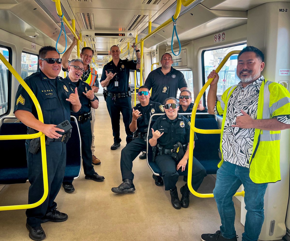 hnldts's tweet photo. We took our friends over from @honolulupolice to come check out the rail system from Hฤlawa Aloha Stadium to Kualaka'i East Kapolei Station.
HPD is an important part of our transit system, providing the backup and safety for #TheBus, #HandiVan and rail. https://t.co/lLs9JaK2aj
