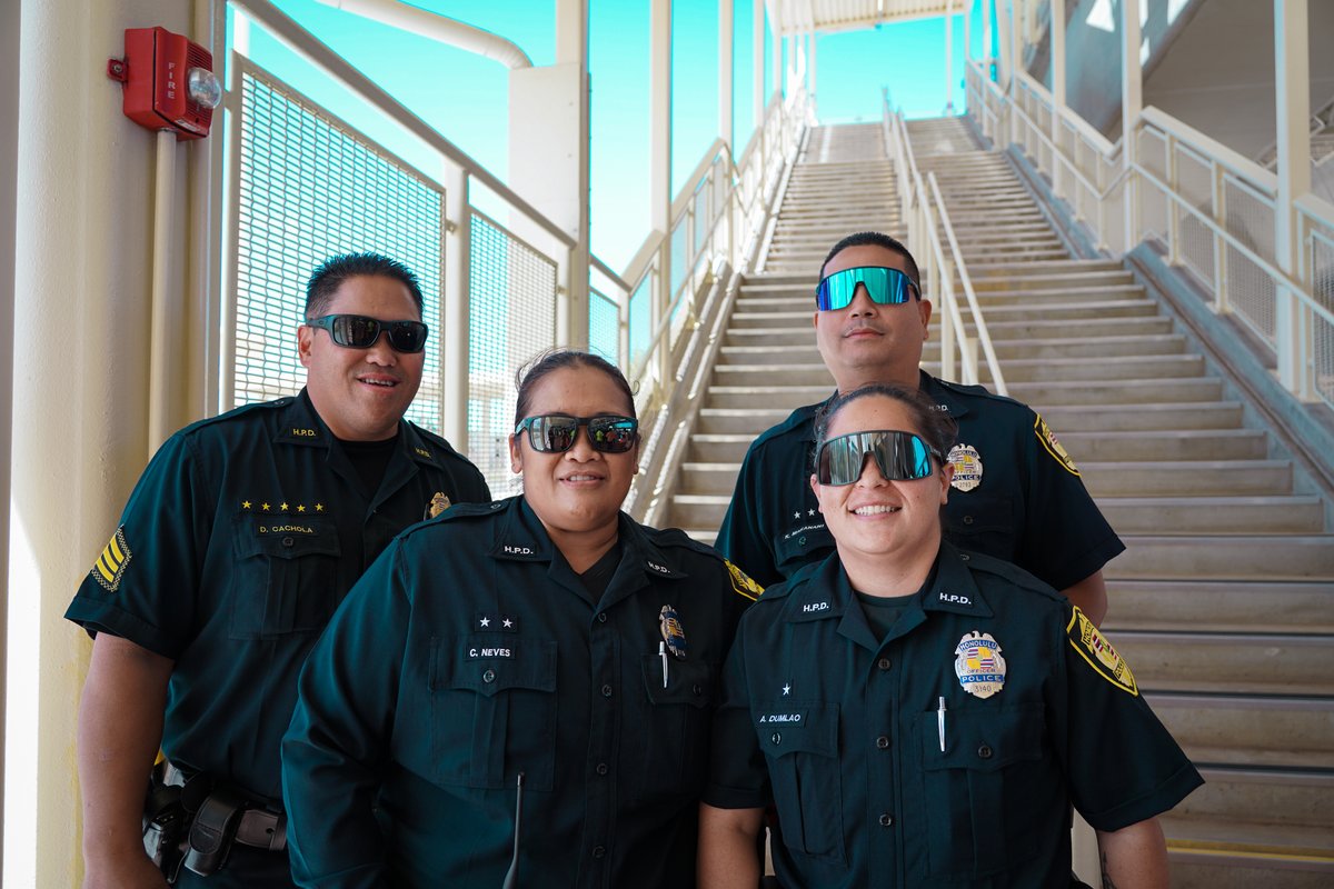 hnldts's tweet photo. We took our friends over from @honolulupolice to come check out the rail system from Hฤlawa Aloha Stadium to Kualaka'i East Kapolei Station.
HPD is an important part of our transit system, providing the backup and safety for #TheBus, #HandiVan and rail. https://t.co/lLs9JaK2aj