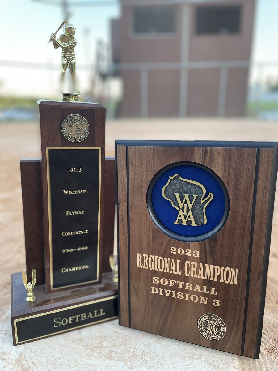 MayvilleSoftba1's tweet photo. Regional Champions! Mayville beat Lomira 3-2 in 12 innings tonight. Allie Schwirtz with the complete game and 15 k’s! Harley Schabel with two hits!  Addy Youngbeck with two hits and the game winning run in the 12th! Let’s go! Next stop, Sectionals! 🥎 So proud of this Group! 🚂 https://t.co/WBIIBRwcI4