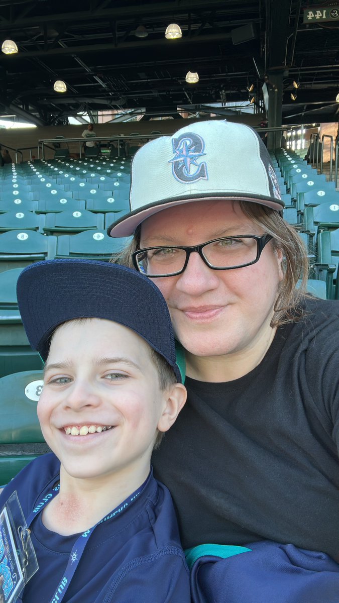 First in person 
@Mariners
 game for this kid! #WHEREiROOT
@ROOTSPORTS_NW