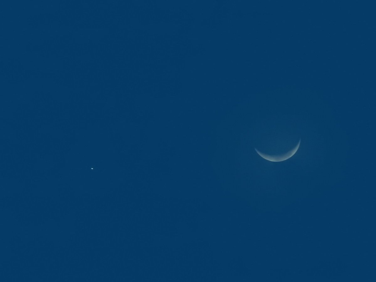 mygeograph82328's tweet photo. #venus #mars #moon conjunction #2023 from #India 
but due to #cloudy #weather #mars was not visible.
#Astrophotography taken from #Nikon p900 coolpix.
#Ruben https://t.co/ISSmZGX1g2