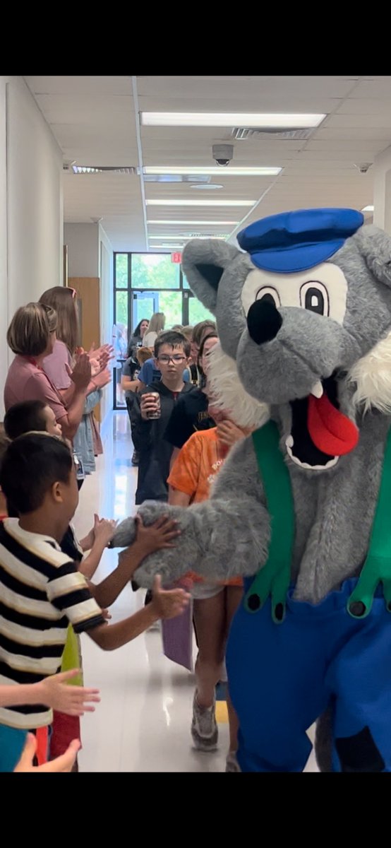 That’s a wrap !!!! Have a great Summer WSD!!! <a href="/BTEWolfPups/">BTE 🐾 Principal Vahle</a> <a href="/BBryanClass/">Rebecca Bryan</a>