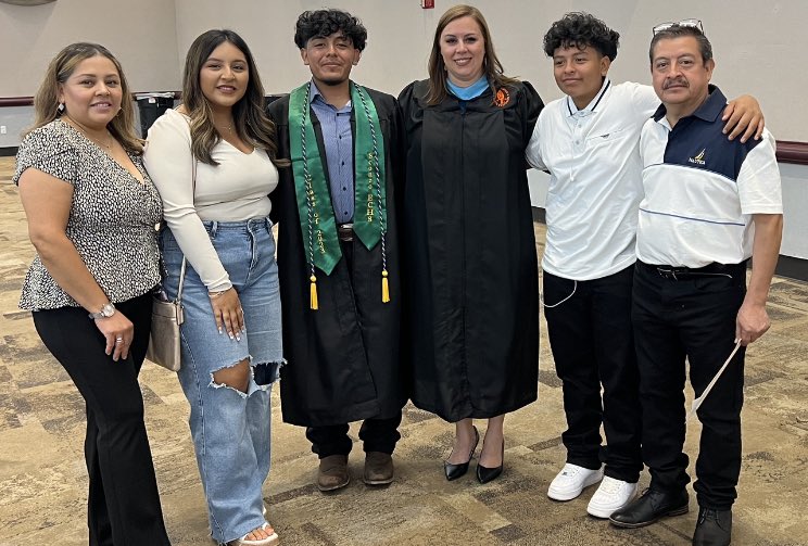 @HumbleISD_SECHS isn’t just a school, it’s a Legacy for families! The Tum Family now has 2 graduates and 1 starting 9th grade in the fall! Amazing! 💚🎓💛#Classof2020 #Classof2023 #Classof2027 #UKnighted @HumbleISD @HumbleISD_PSS @HumbleISD_AVID @HumbleISD_ADV