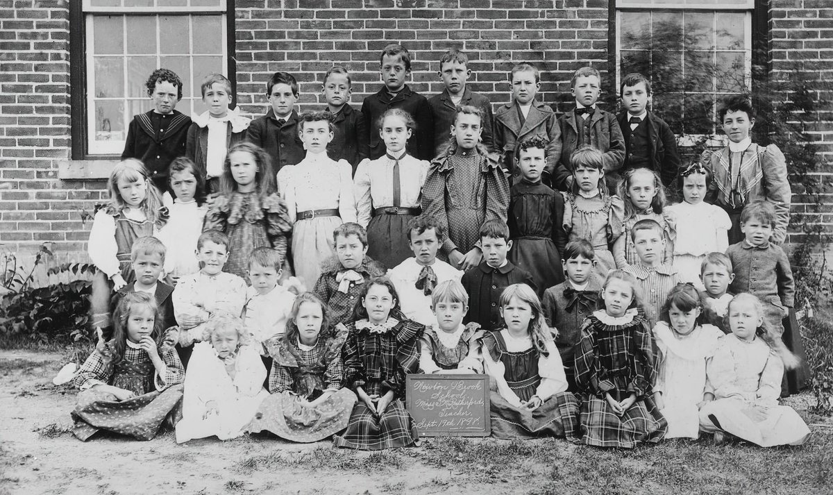 Students at the Newtonbrook schoolhouse in 1898.
