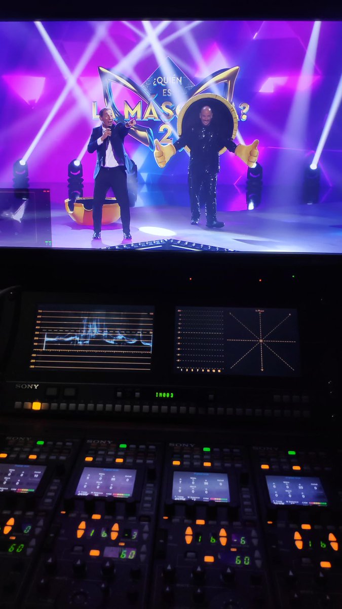 Vino Emoji y se va <a href="/gonzamoratorio/">Gonzalo Moratorio</a> Bienvenido a <a href="/lamascarauy/">Quién Es La Máscara Uruguay</a> #LaMascaraUy