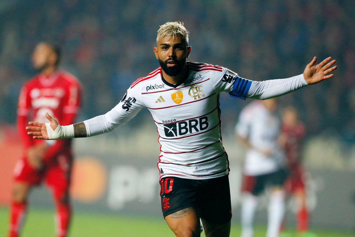 essediafoilouco's tweet image. Gente, ele tem 31 gols na Libertadores.

Nenhum brasileiro (nem o Pelé) tem mais gols que ele.

Ele tem DOIS títulos.

Fez o gol do título em DUAS finais.

Jogou três finais e fez 4 gols. Nenhum jogador brasileiro foi mais decisivo que ele em finais de Libertadores.

Qual a