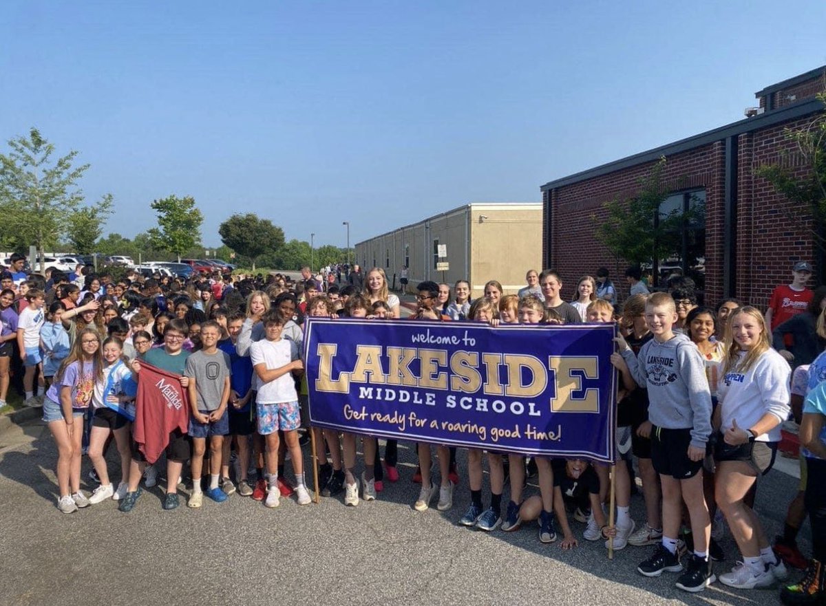 Our 5th graders took their final lap, led by our seniors, around our school and ended at @lakesidemdl!  Congratulations and we wish you well- you’re in great hands at Lakeside!! Thank you seniors for coming back and leading the pack!