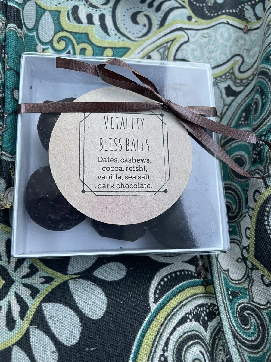 mdecter's tweet image. The best back to work gift from my lovely neighbour. From greenwoodnaturals.com