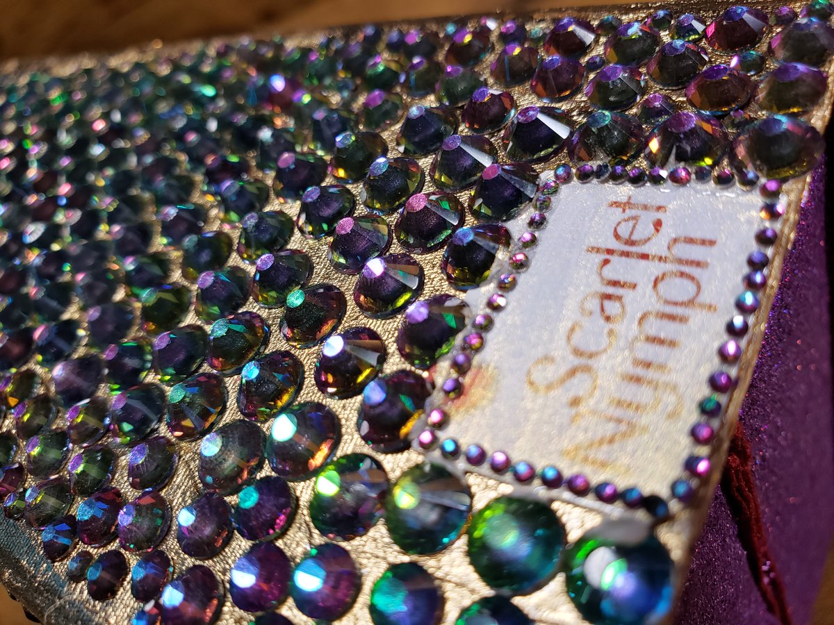 ScarletNymph's tweet image. I haven't made any makeup or watercolor shrines in quite a while, but I have finished a few other projects and couldn't resist! This is large enough to hold 130 1.5ml pans or 78 3.2ml pans.
etsy.com/listing/147599…
#watercolorshrine #watercolor #handmadebyme #scarletnymphdesigns