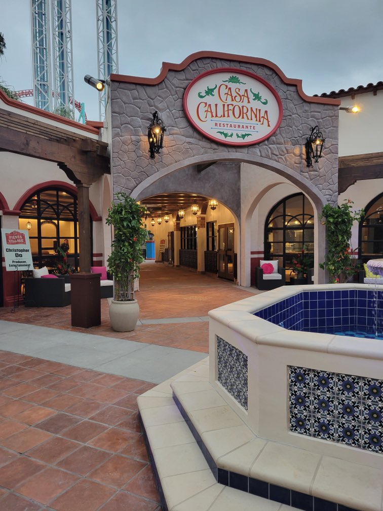 KBFFoodBlog's tweet photo. Fiesta Village has been completely transformed and it’s gorgeous! #Knotts https://t.co/pat2Ca1UNw
