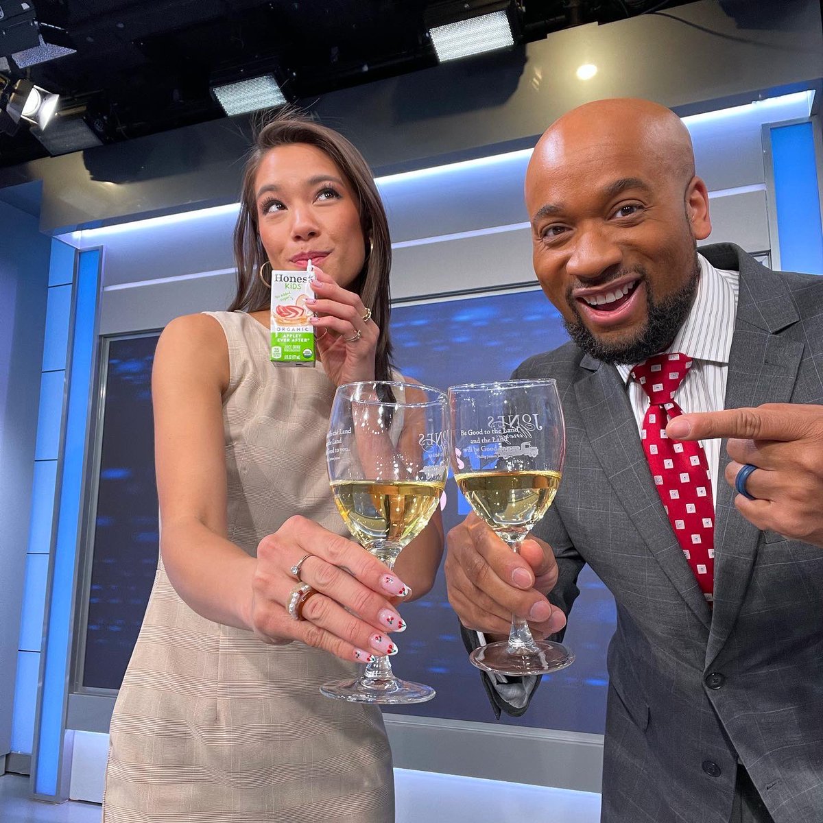 AddisonGreenWX's tweet photo. ๐ทSip sip ahhh!
Your news starts in just a moment!
Cheers to #NationalWineDay where even on the job, me & @nikitaramostv find a way to celebrate with a delightful apple wine, vintage 2023 ๐ง. ๐
#wine #wineday #socks #sockoff #tvnews #news12 https://t.co/l0QCnH1IMG