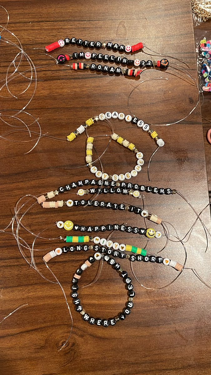 thatlavendahaze's tweet photo. I AM OFFICIALLY DONE!!!!! I will be trading metlife night 2!!!!!!! Come trade with me π #metlifenight2 #TSTheErasTour #EastRutherfordTSTheErasTour @taylornation13 @taylorswift13 https://t.co/6Qxdypel8D