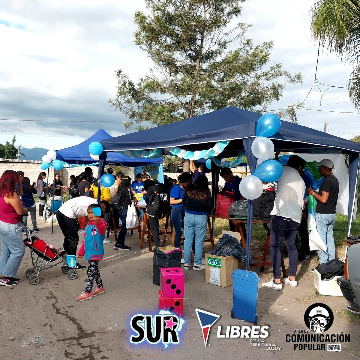 LibresDelSurJuy's tweet photo. ‼️FRENTE SUR Y SALUD COLECTIVA‼️

🔵 Los compañerxs realizaron diferentes puestos, donde se hicieron actividades y compartieron con las familias y niñxs cercanos a la zona de Alto Comedero 

#LibresDelSurTerritorial #areasur #jujuy #SaludColectiva #comunicacion https://t.co/MoZsdZzhqQ