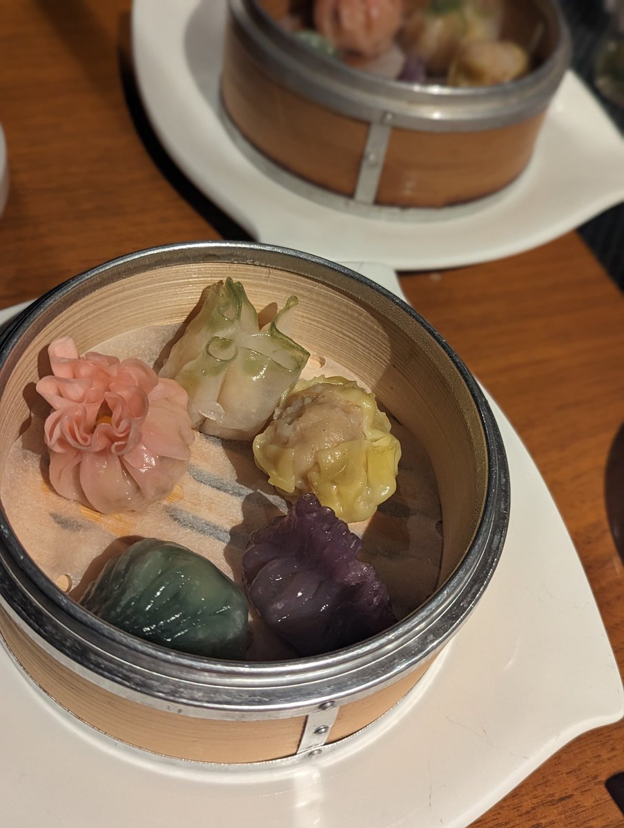 楊貴妃気分でビュッフェに来たわよ！
たまのご褒美ーーー！アガる❤❤❤❤ https://t.co/Rn3nYWCHTS