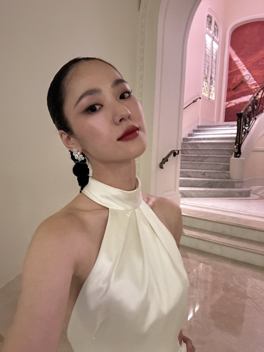 칸 영화제 스페셜 현장 포토📸
골져스 판타스틱 어메이징 마뷸러스 어썸 다하집😭

#거미집 #COBWEB #김지운감독 #송강호 #임수정 #오정세 #전여빈 #정수정 #칸영화제 #festivaldecannes
#SongKangHo #LimSooJung #OhJungSe #JeonYeoBeen #KrystalJung