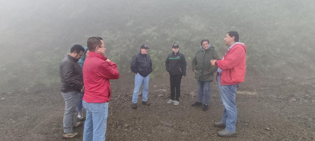 Se pudo dialogar con dirigentes e integrantes de las microempresas de mantenimiento para constatar la realidad vial.
#Vialidad #vialidadAzuay #emergeciavial