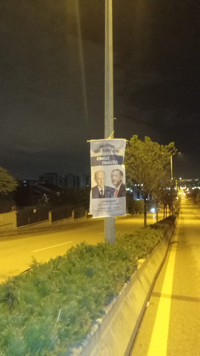 Cemalsatlm1's tweet photo. 📌Milliyetçi Hareket Partisi Etimesgut Seçmen İletişim Merkezi (SİM) Olarak Bayrak süsleme çalışmamız gece boyu devam etti..
#cumhurİttifakıkazanacak
#mhp https://t.co/3btAxHYwwF