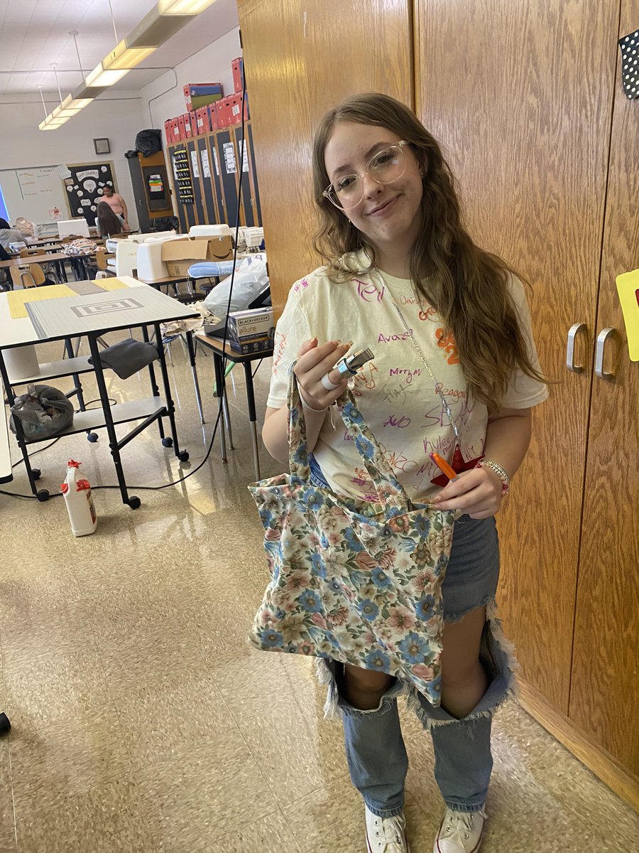 MsMohammadBB's tweet photo. Upcycle Project in Fashion 2! Taking something old to make something new 🤩 https://t.co/ZjvoyKEDq8