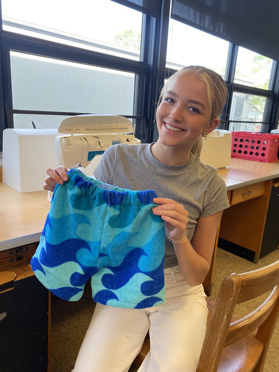 MsMohammadBB's tweet photo. Upcycle Project in Fashion 2! Taking something old to make something new 🤩 https://t.co/ZjvoyKEDq8